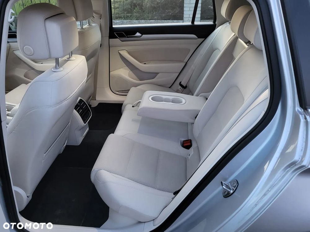 Volkswagen Passat 2.0 TDI SCR Comfortline - 8