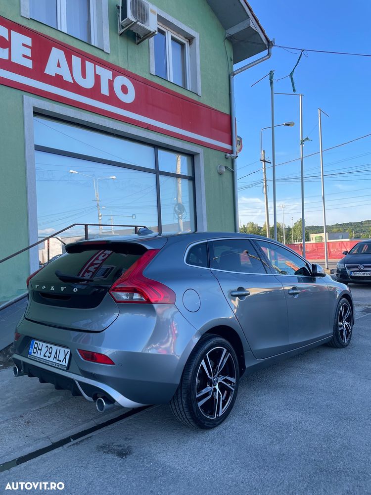 Volvo V40 D4 VEA R-Design - 1