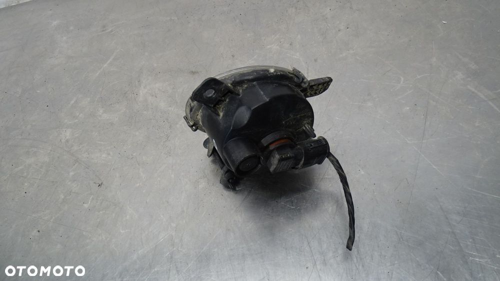 HALOGEN PRAWY BMW F30 320D ED - 3