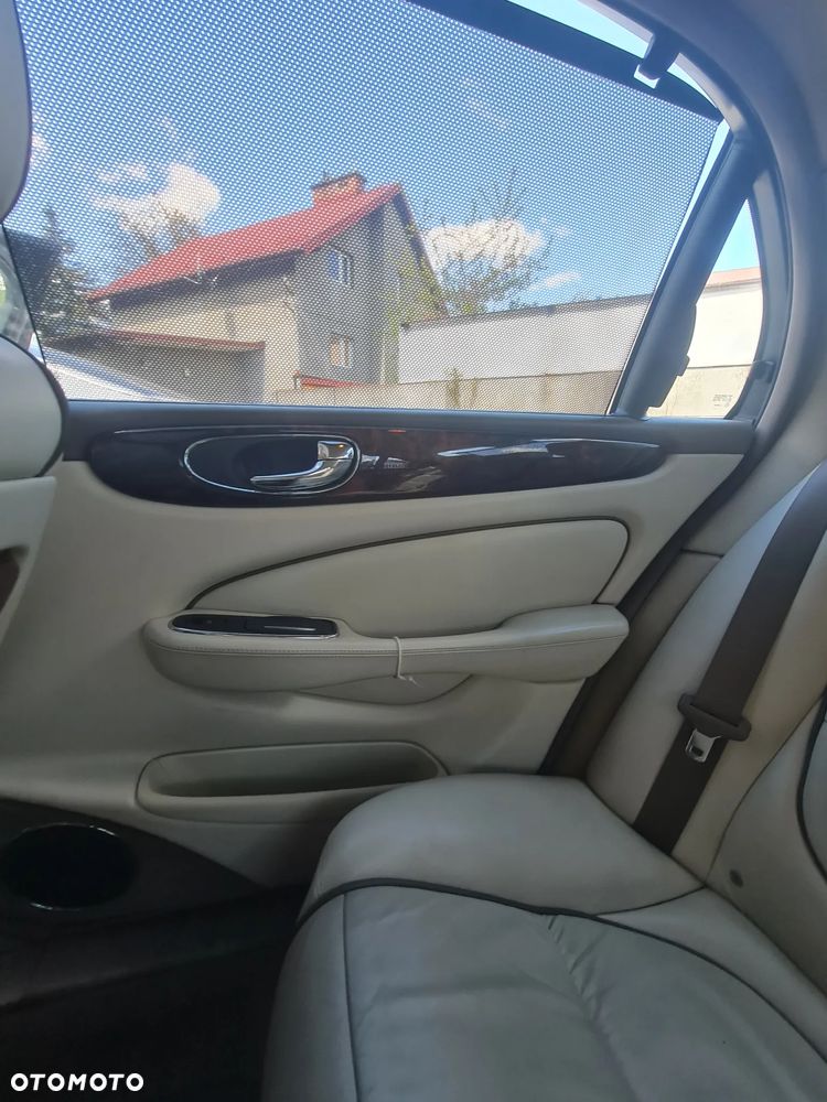 Jaguar XJ XJ8 4.2 LWB Sovereign - 13