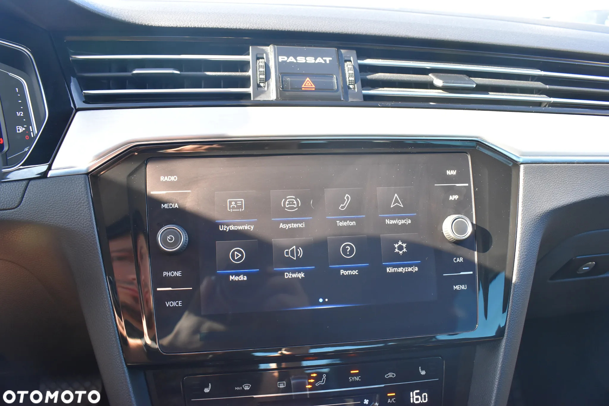 Volkswagen Passat 2.0 TSI Elegance DSG - 28