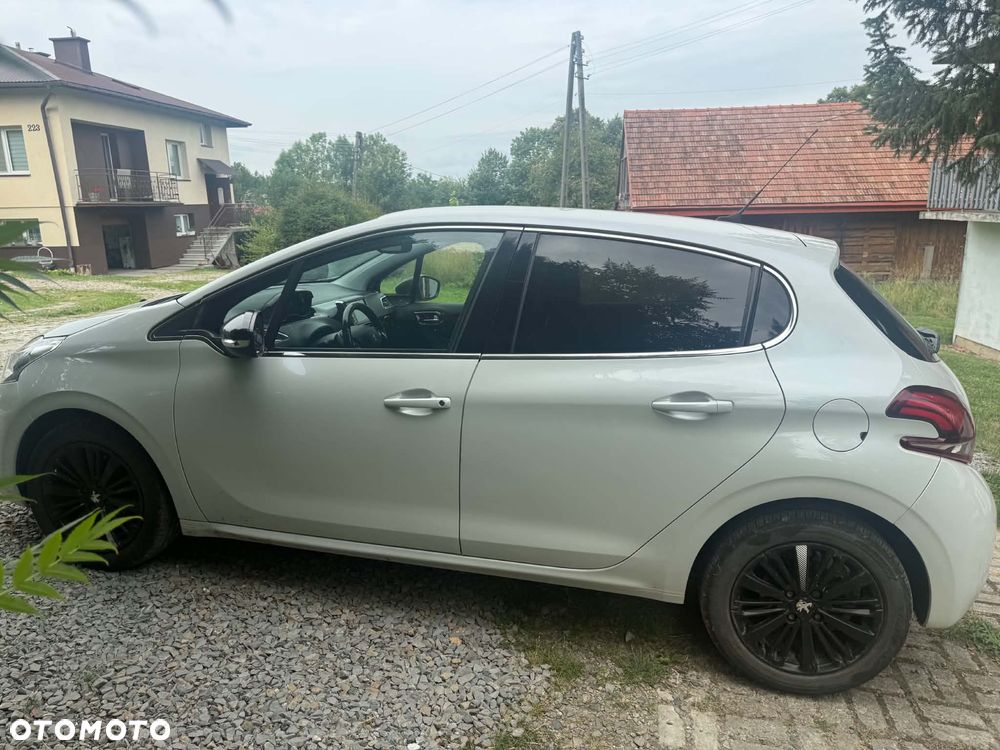 Peugeot 208 1.2 PureTech Allure S&S EAT6 - 4