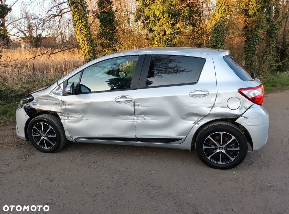Toyota Yaris Hybrid 100 Active - 12