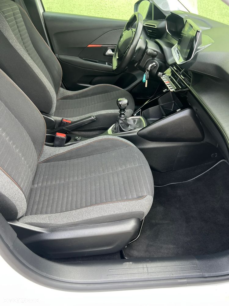 Peugeot 208 - 11