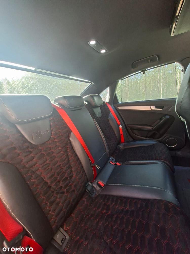 Audi A4 Limousine - 17