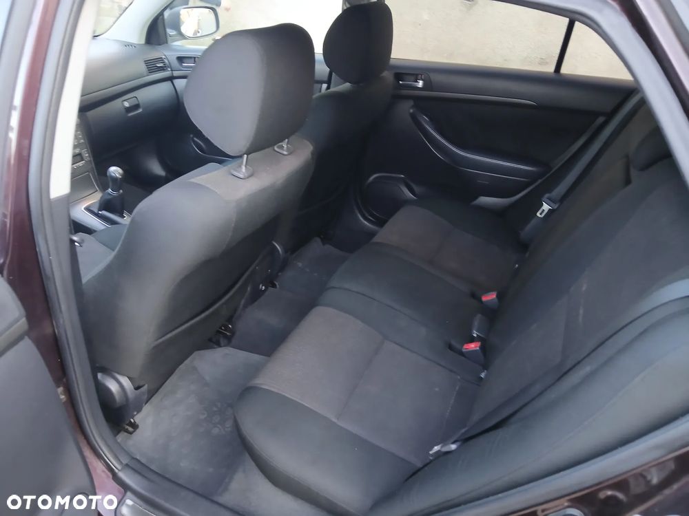 Toyota Avensis - 15