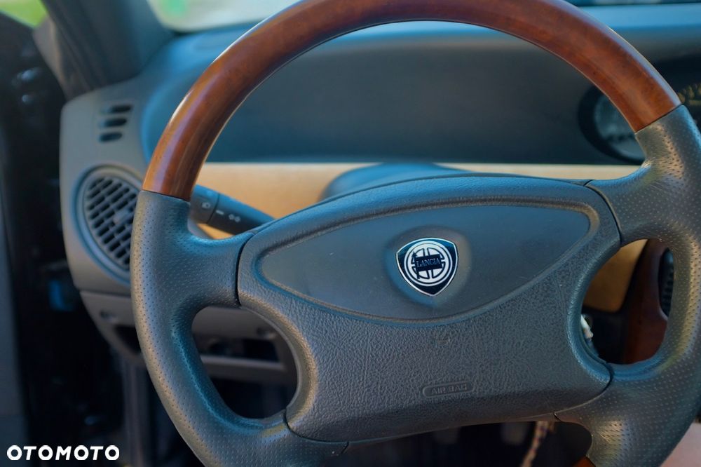 Lancia Ypsilon - 12