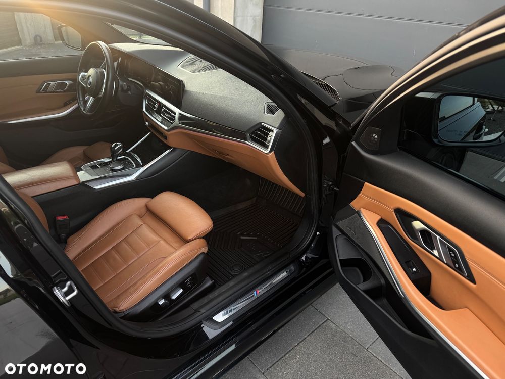 BMW Seria 3 330i M Sport - 16