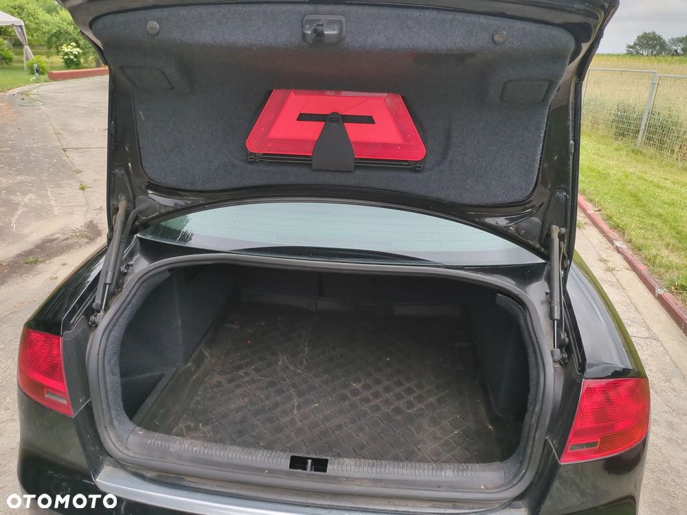Audi A4 Limousine - 10