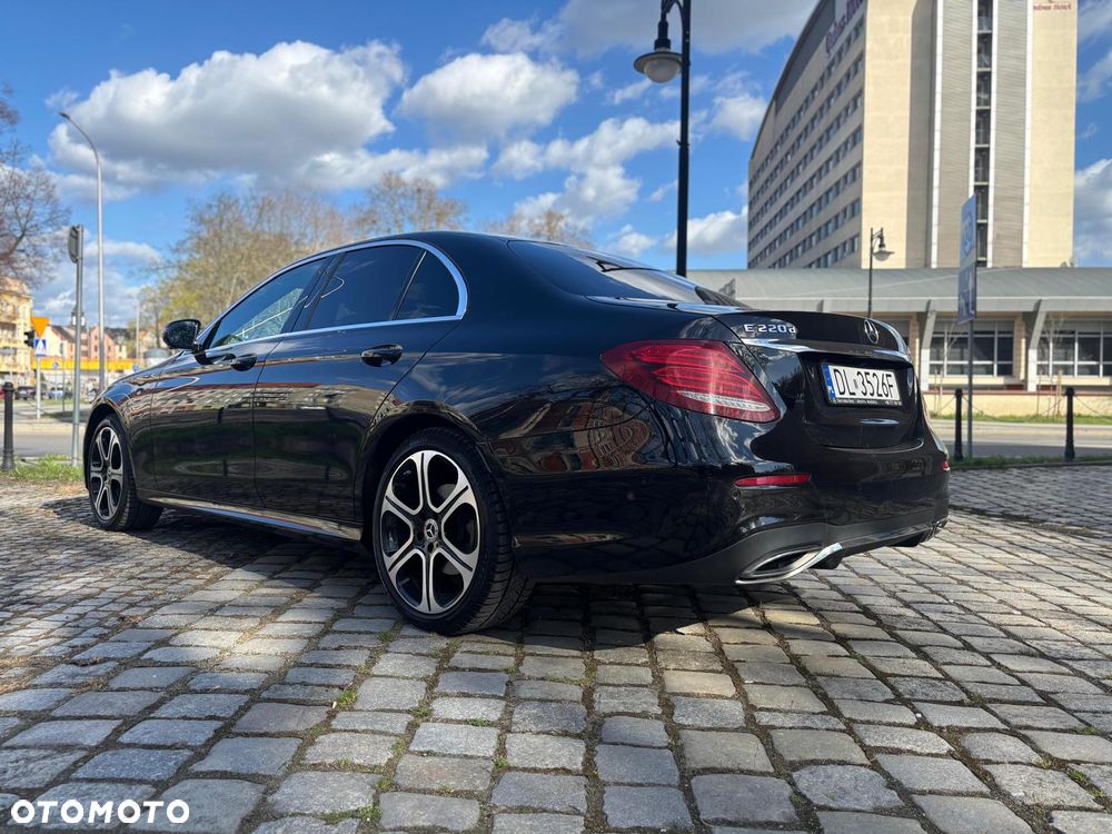 Mercedes-Benz Klasa E 220 d 4-Matic 9G-TRONIC - 14