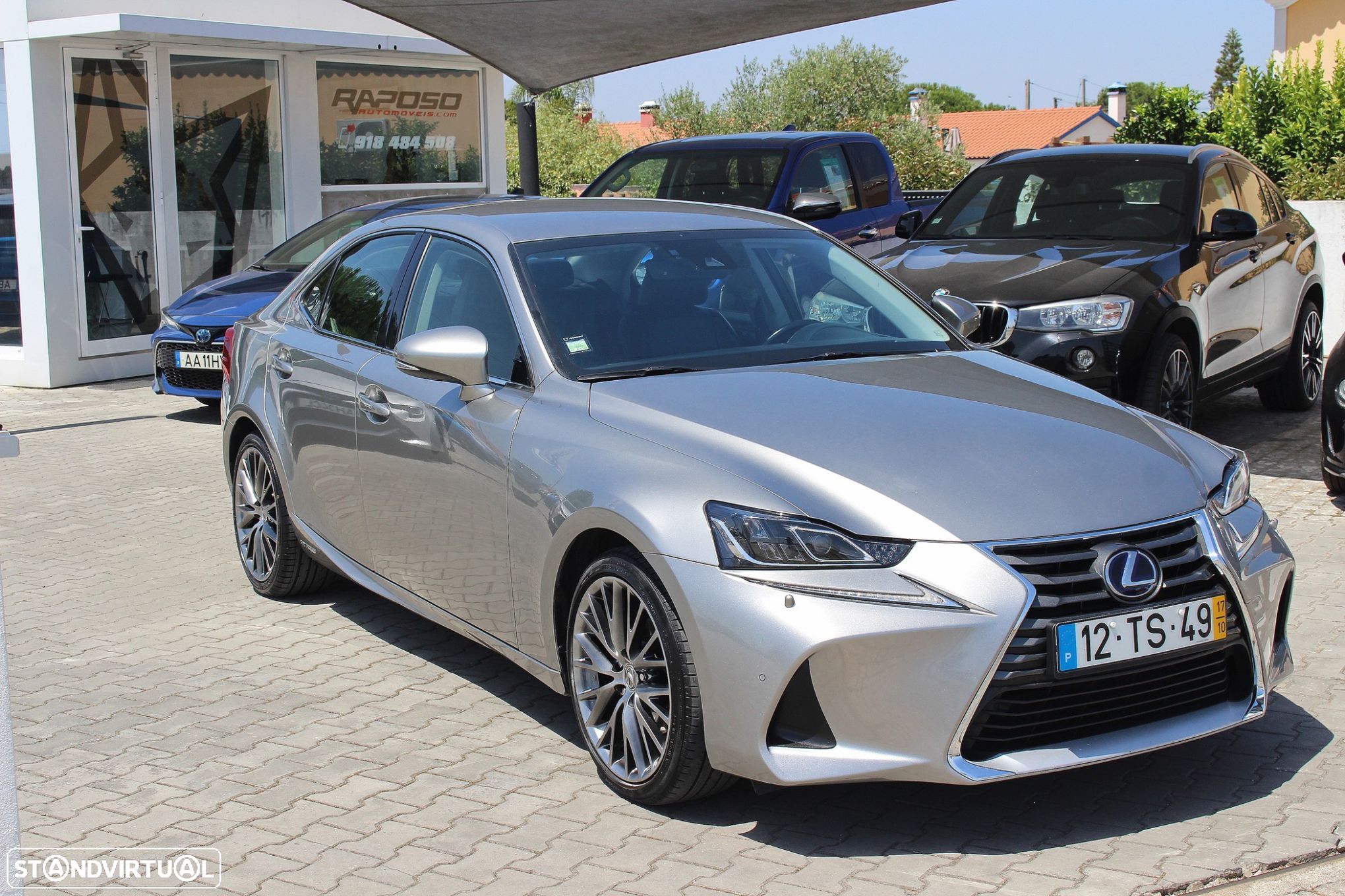 Lexus IS 300H Luxury - 1