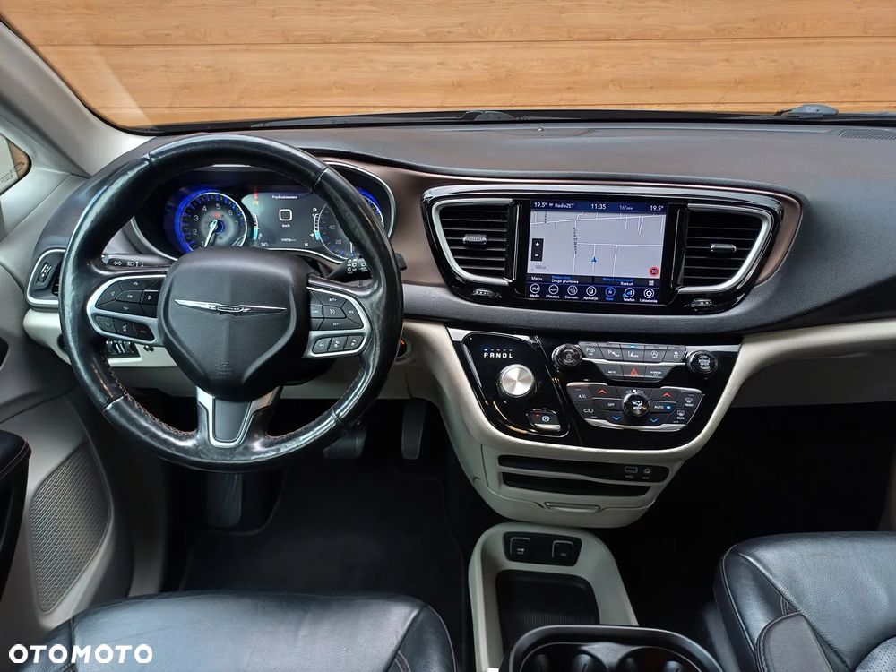 Chrysler Pacifica - 8