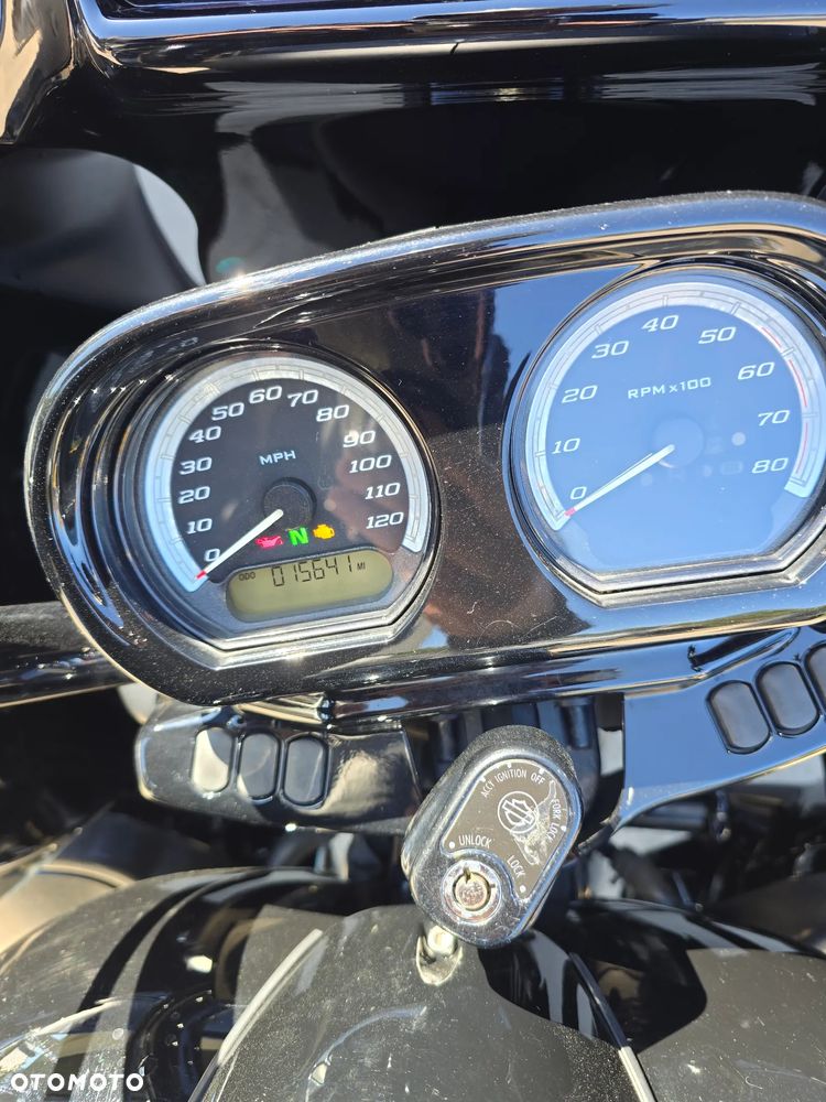 Harley-Davidson Touring Road Glide - 13