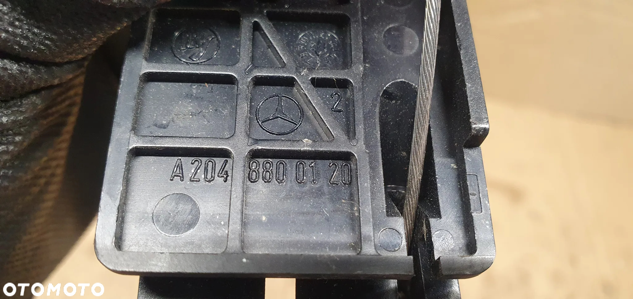 Klamka raczka dźwignia otwierania maski linka cięgno Mercedes A2468800059 A2048800120 - 6