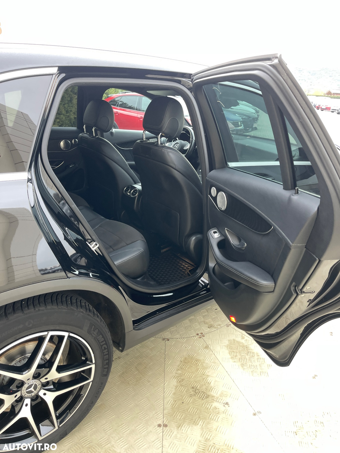 Mercedes-Benz GLC 250 d 4Matic 9G-TRONIC AMG Line - 24