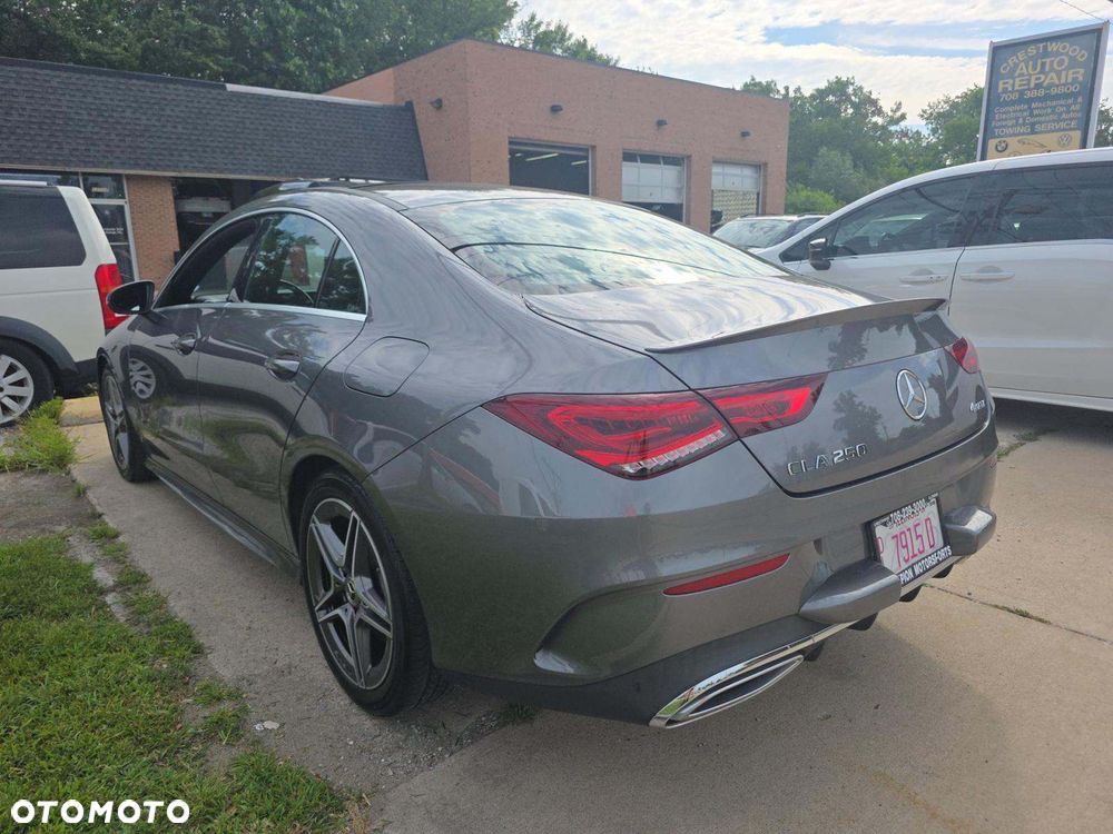 Mercedes-Benz CLA 250 4Matic 7G-DCT AMG Line - 3