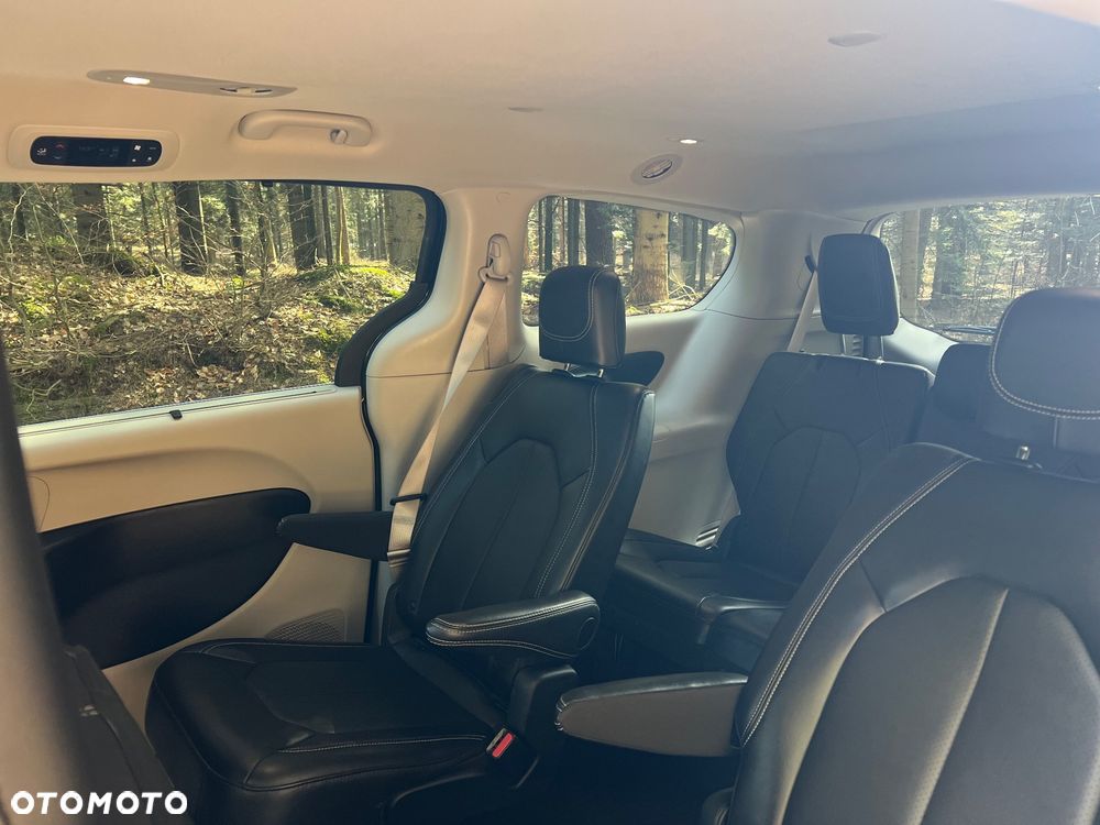 Chrysler Pacifica - 20