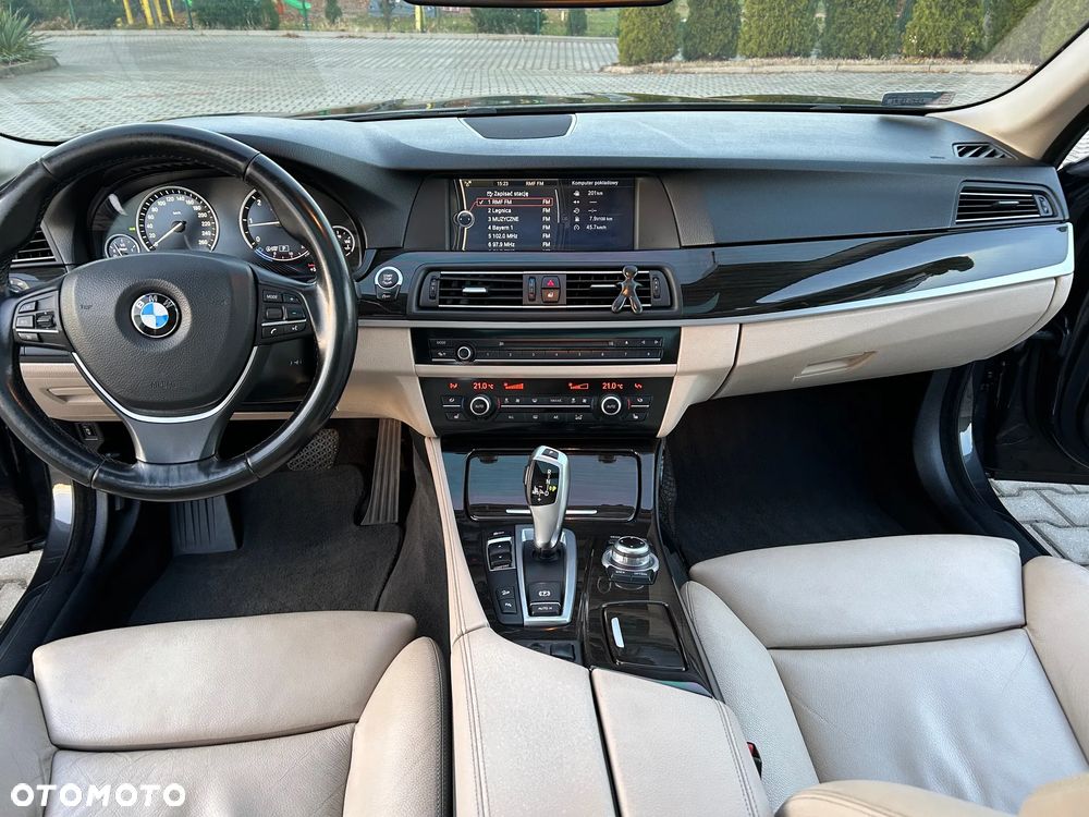 BMW Seria 5 525d xDrive - 14