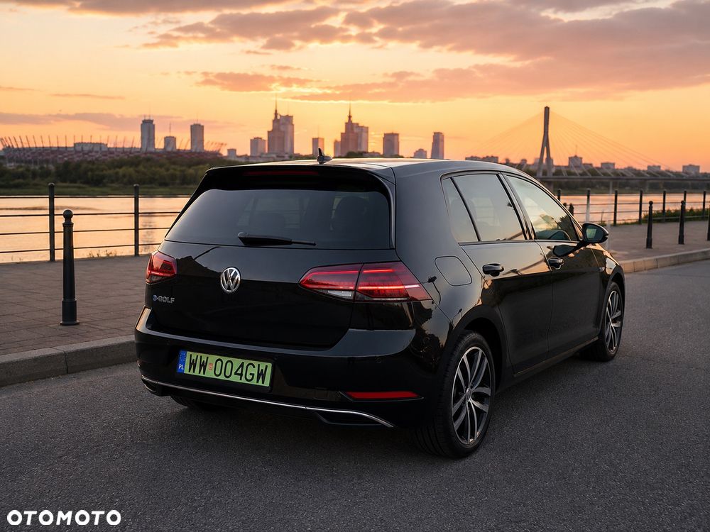 Volkswagen Golf - 1