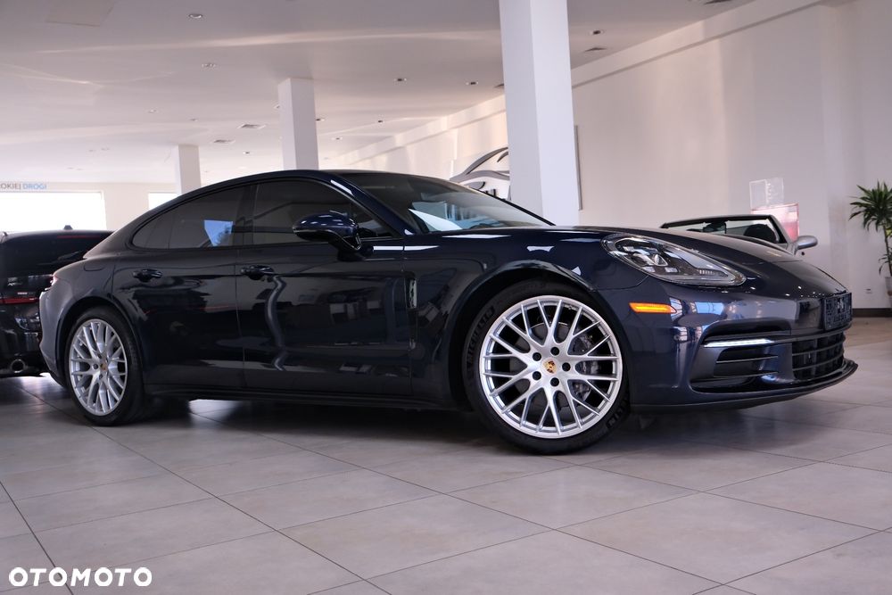 Porsche Panamera - 4