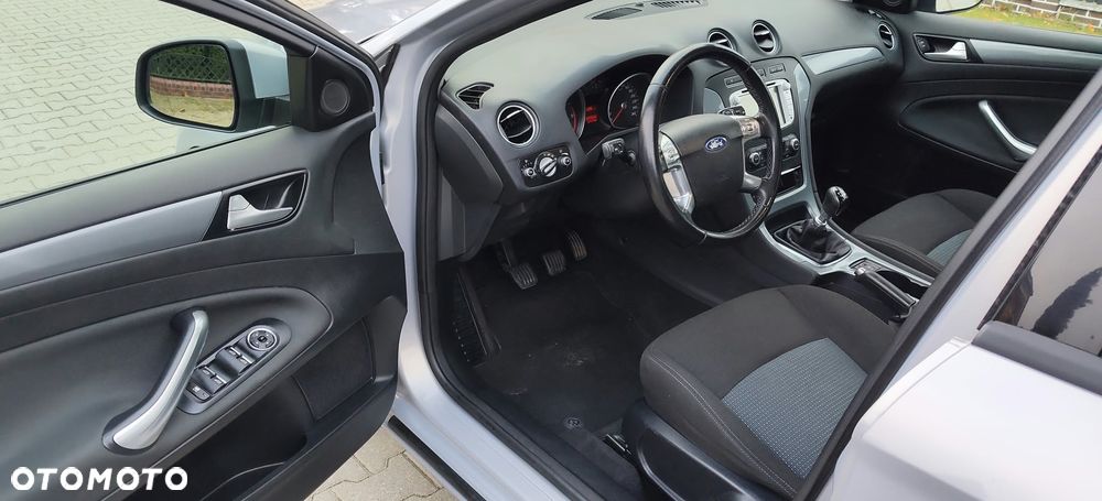 Ford Mondeo 2.0 TDCi Ghia - 11