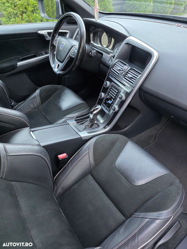 Volvo XC 60 D5AWD R-Design - 29