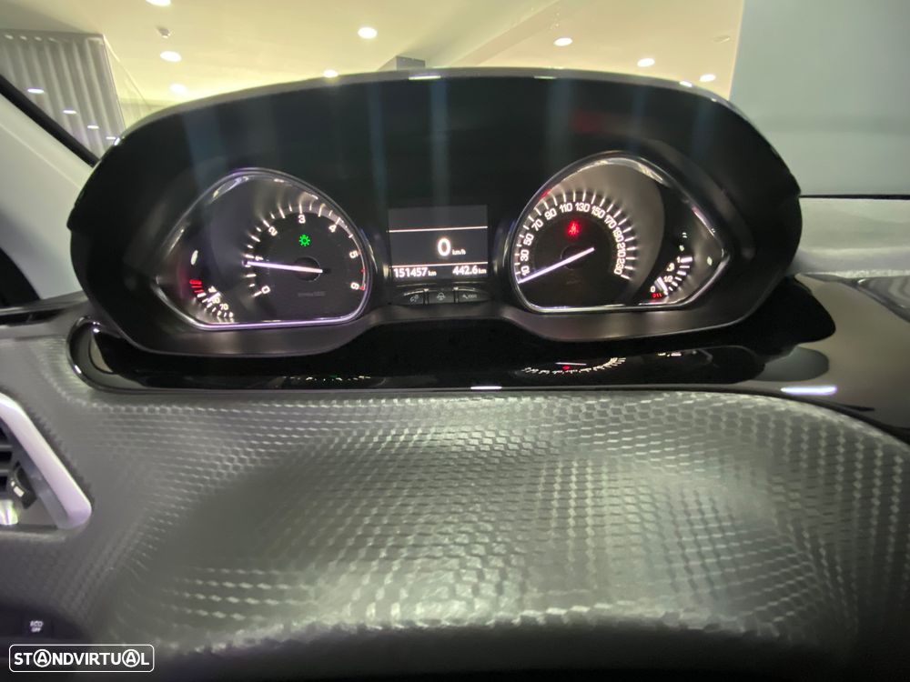 Peugeot 2008 1.5 BlueHDi GT Line - 27