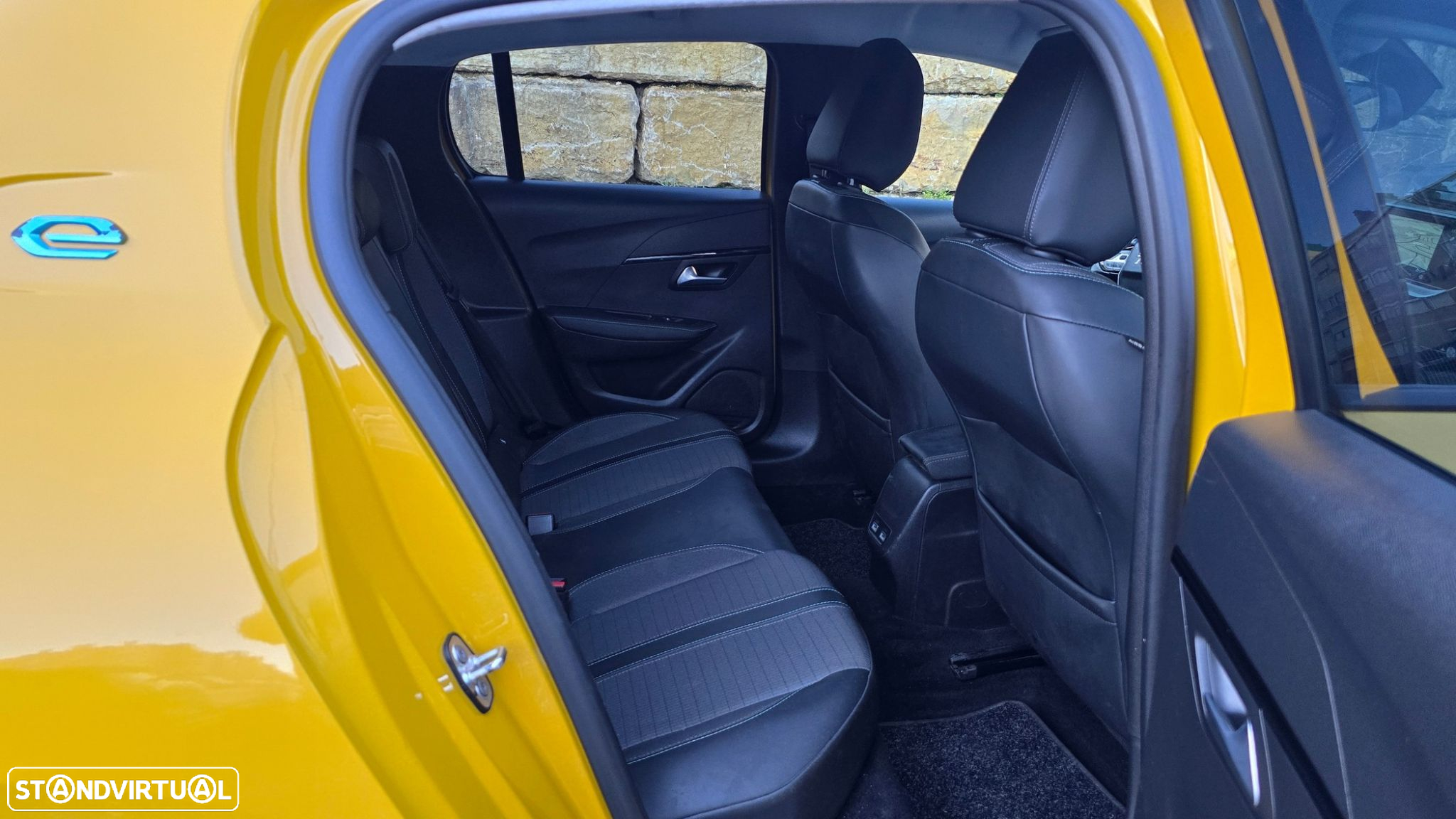 Peugeot e-208 Allure - 47