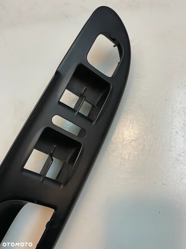 UCHWYT DRZWI LEWY PRZÓD VW PASSAT B6 3C1867171B - 3