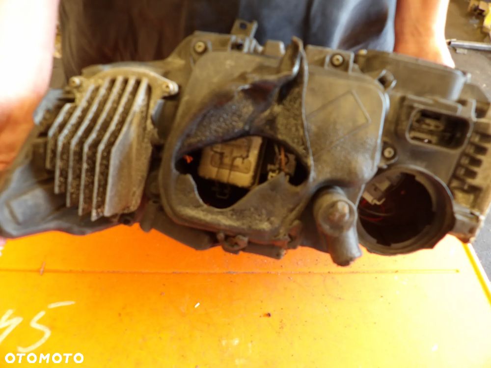 BMW - E90 - BIXENON - SKRĘTNA - LIFT - SPALONA - PRAWA LAMPA PRZEDNIA - EUROPA - 7240264 - 6