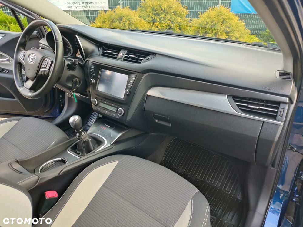 Toyota Avensis 1.8 Premium - 24