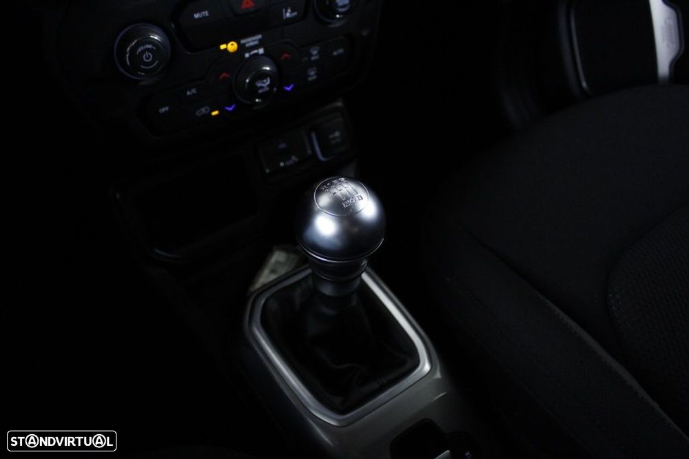 Jeep Renegade 1.0 T Limited - 33