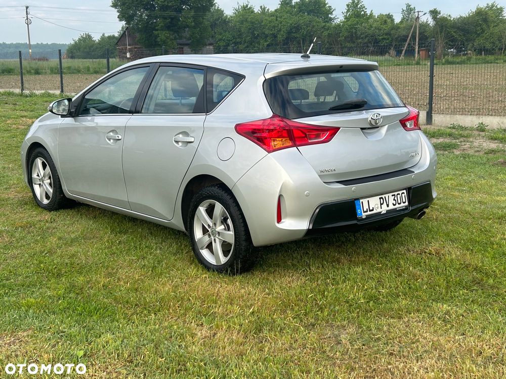 Toyota Auris 1.6 Executive - 9
