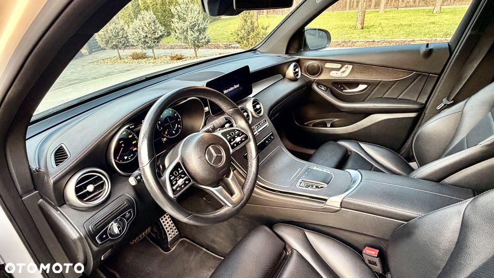 Mercedes-Benz GLC 300 4Matic 9G-TRONIC AMG Line Plus - 4