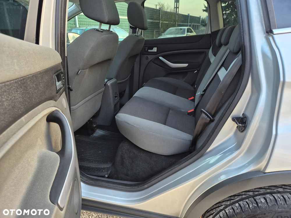 Ford Kuga 2.0 TDCi 2x4 Titanium - 11