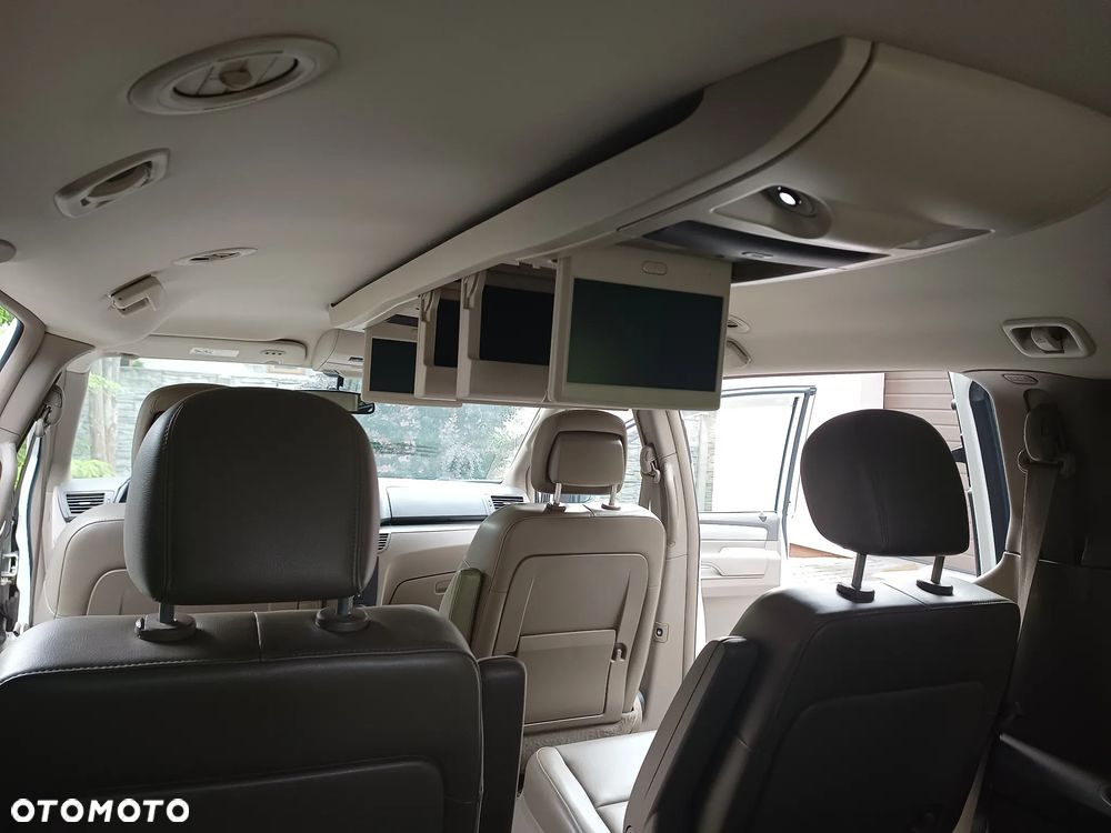 Volkswagen Routan - 21