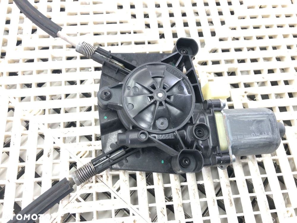 PODNOŚNIK SZYBY PRAWY PRZÓD  MAN TGE Autobus 2017 - 2022 2.0 TDI 130 kW [177 KM] olej napędowy - 2