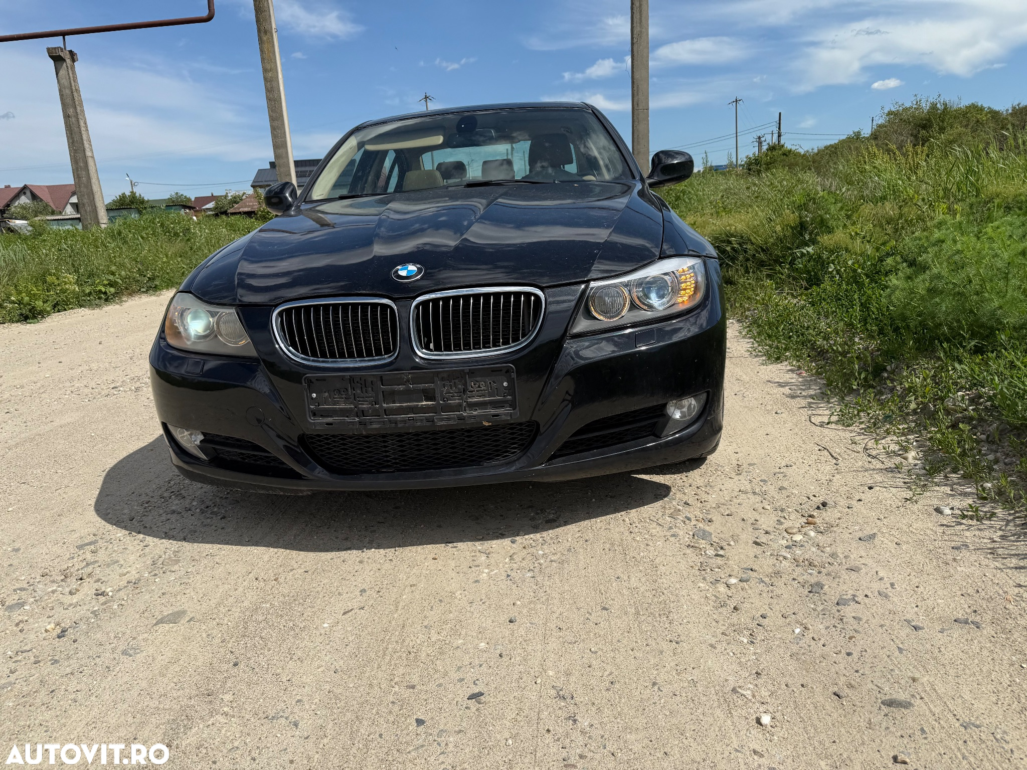 Dezmembrări BMW e90 LCI facelift 2010 330dx N57 180 kw 245 hp manual 4x4 xenon navigație mare interior crem trapă - 2