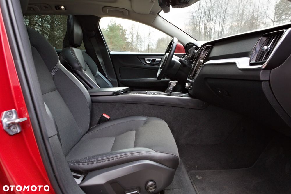 Volvo V60 D4 Momentum - 29