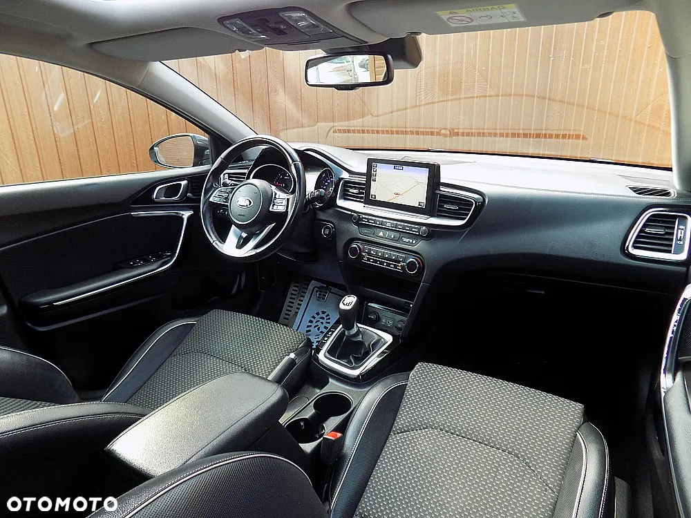 Kia Ceed 1.6 CRDi SCR L Business Line Plus - 17