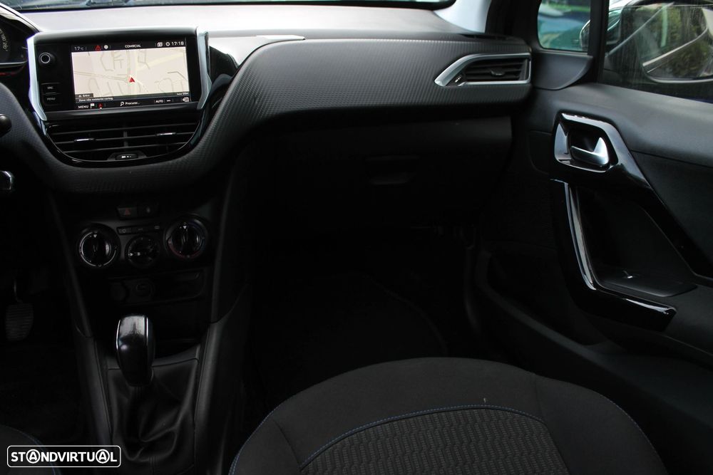 Peugeot 208 1.2 PureTech Signature - 41