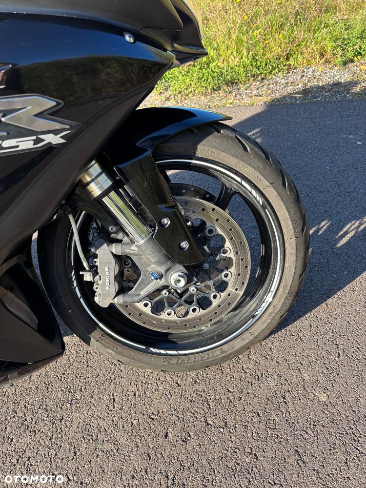 Suzuki GSX-R - 25