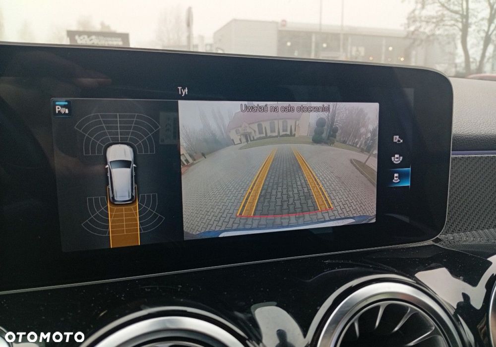 Mercedes-Benz GLB - 33