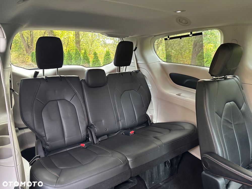 Chrysler Pacifica - 24