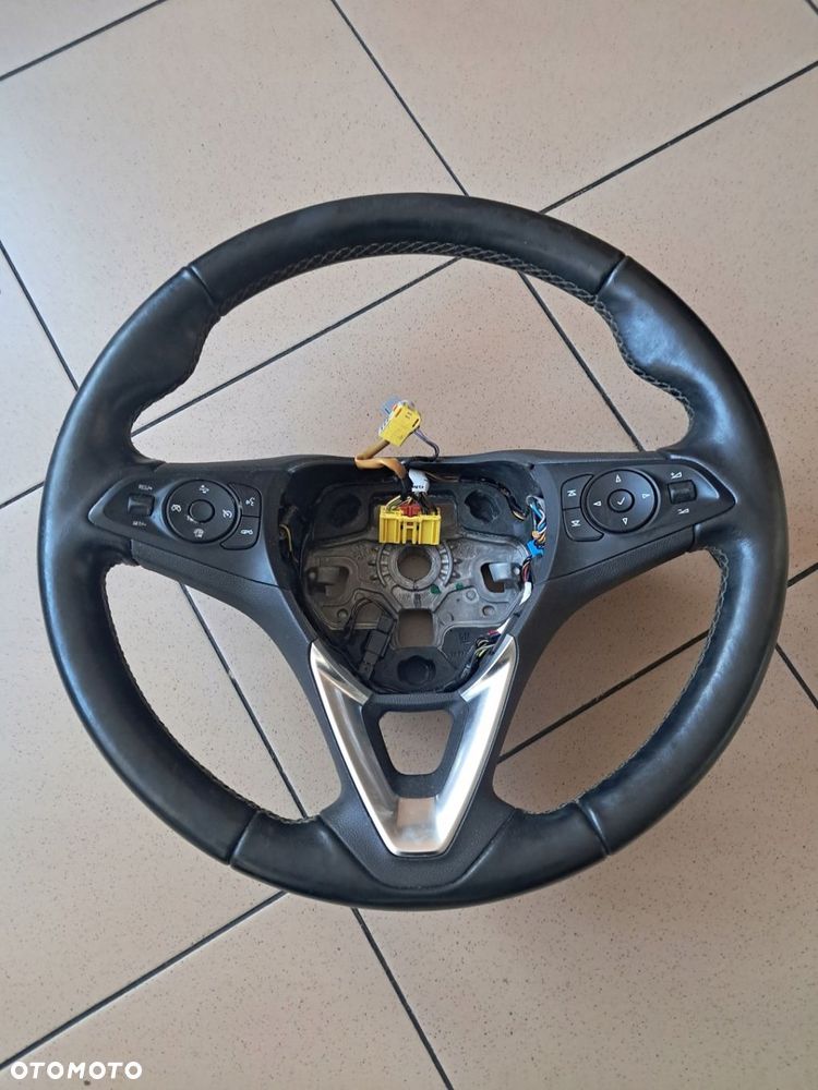 Opel Astra K V Kierownica podgrzewana multifunkcja skórzana - 1
