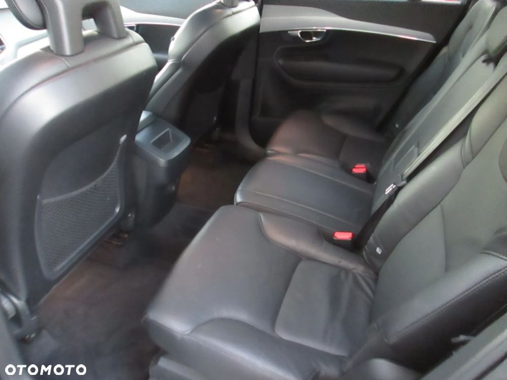 Volvo XC 90 B5 D AWD Geartronic Momentum Pro - 28