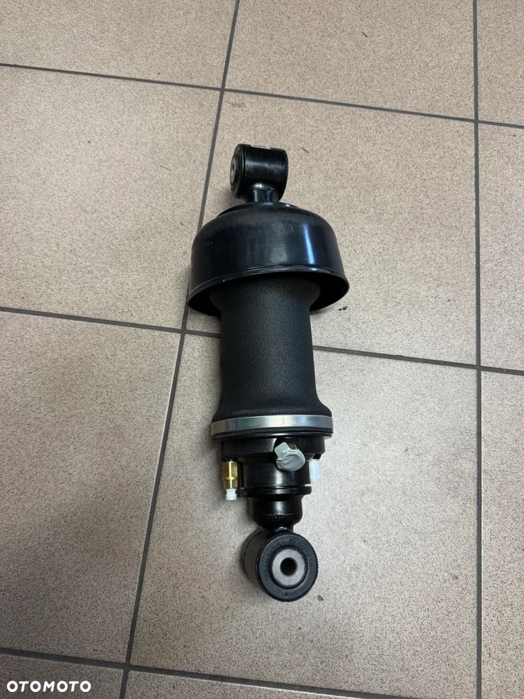 Poduszka pneumatyczna zawieszenia kabiny DAF XG XF 106 FL 2268499 / 2335761 / 2462269 - 1