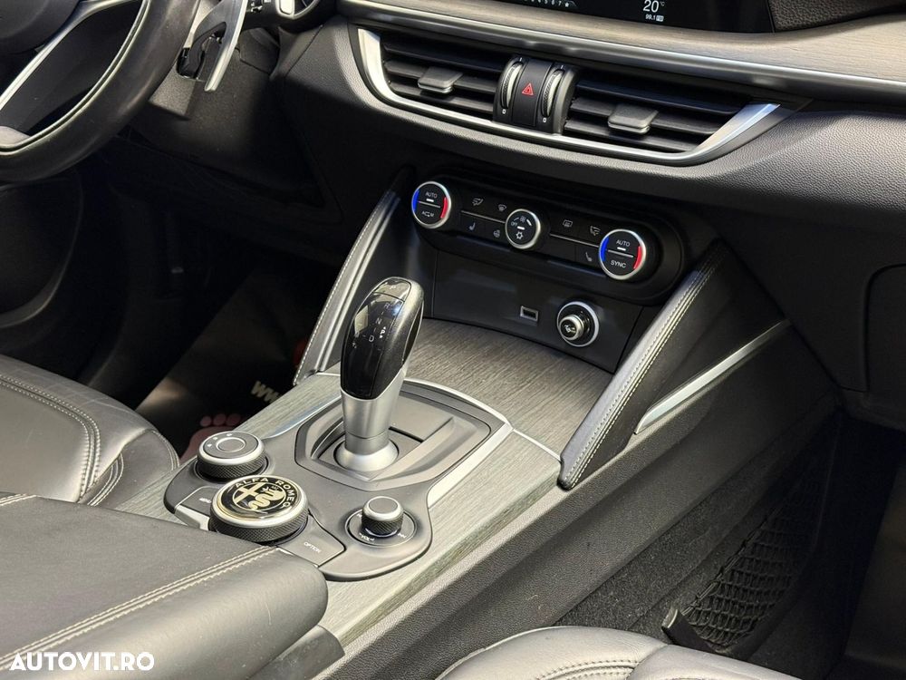 Alfa Romeo Stelvio - 10