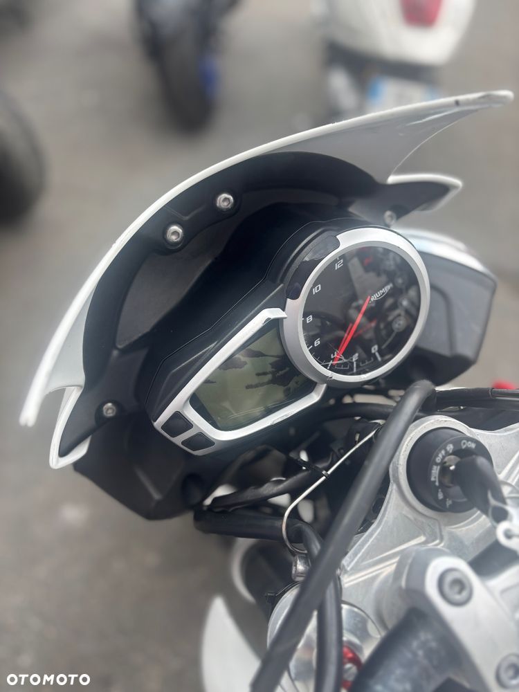 Triumph Street Triple - 10