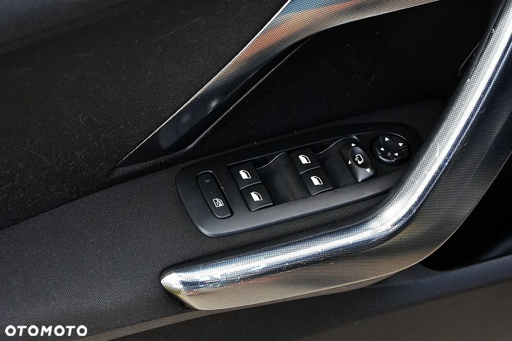 Peugeot 2008 1.2 Pure Tech Allure S&S - 18
